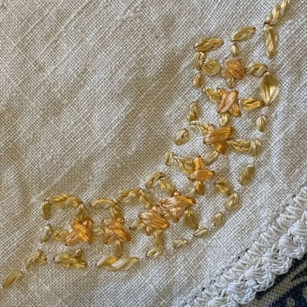 Embroidered Table Topper Dresser Scarf Round Linen Ribbon Bows Floral 15.5 In